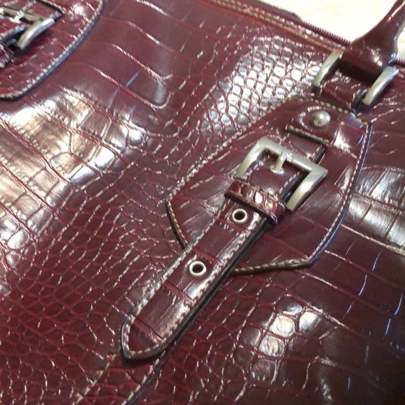 Computer bag. Burgundy colored reptile print. - Picture 8 of 8